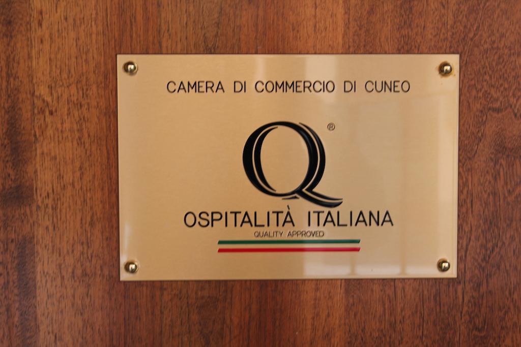 Hotel Porta Santa Maria Busca Exteriör bild