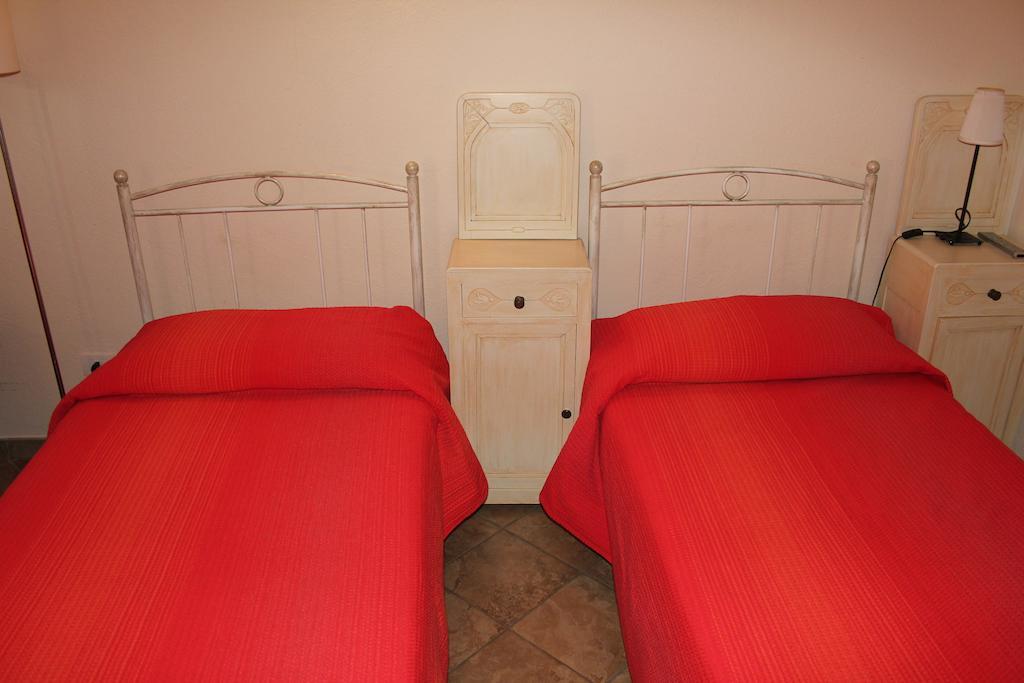 Hotel Porta Santa Maria Busca Exteriör bild